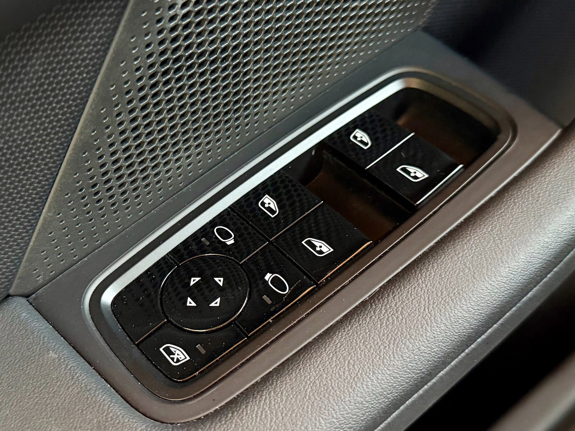 Used 2021 Porsche Taycan RWD image 41