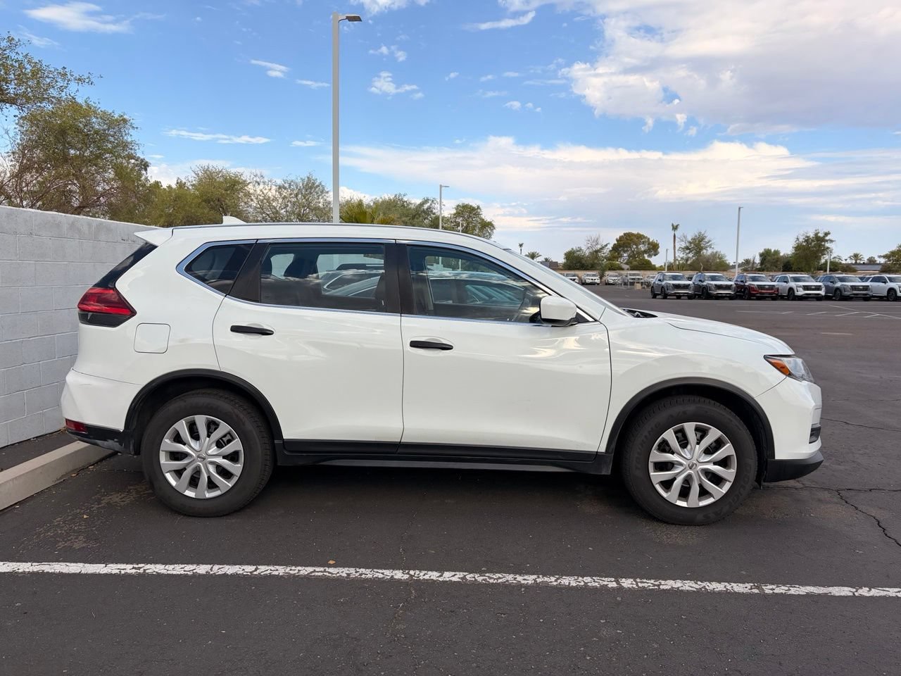 Used 2017 Nissan Rogue S AWD/4WD image 5