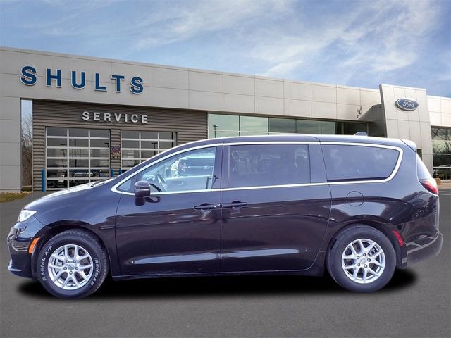 Used 2023 Chrysler Pacifica Touring-L image 2