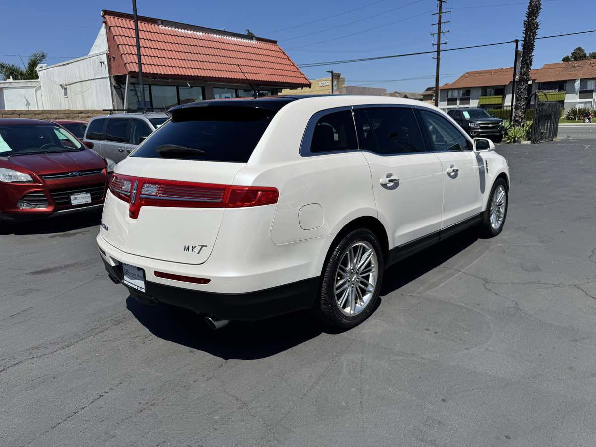 Used 2017 Lincoln MKT AWD w/ Technology Package image 6