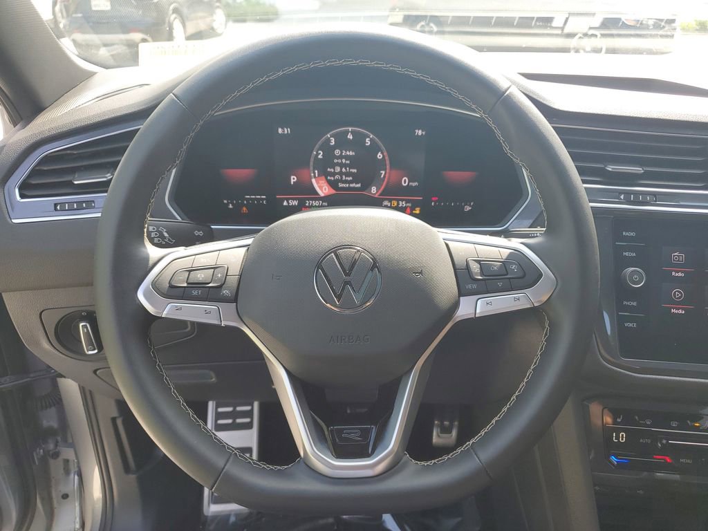Used 2023 Volkswagen Tiguan SE R-Line image 28