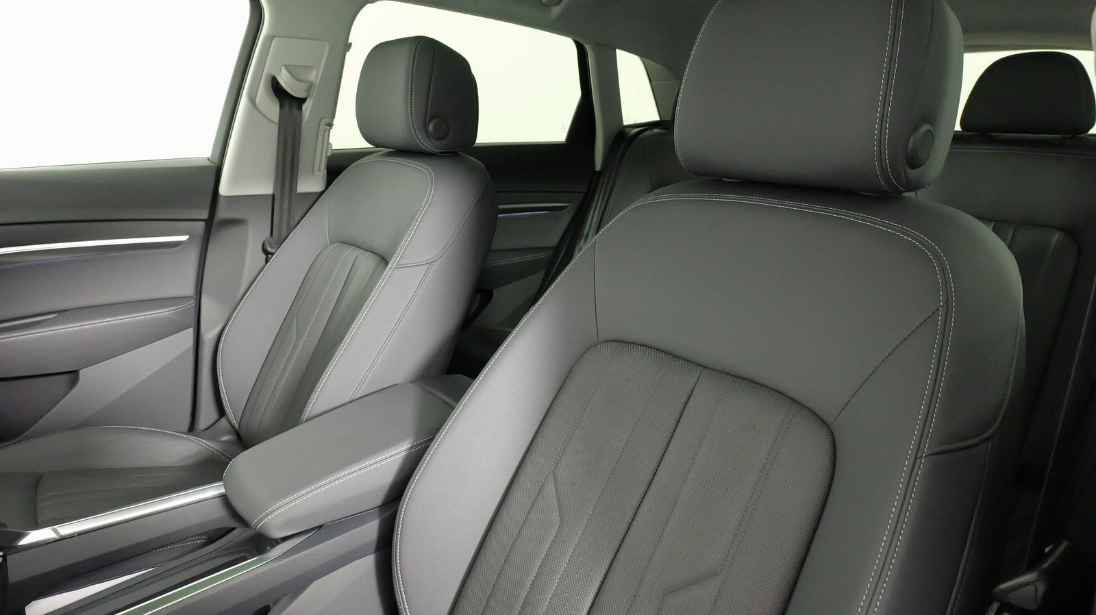 Used 2022 Audi e-tron Premium Plus w/ Premium Plus Package image 45