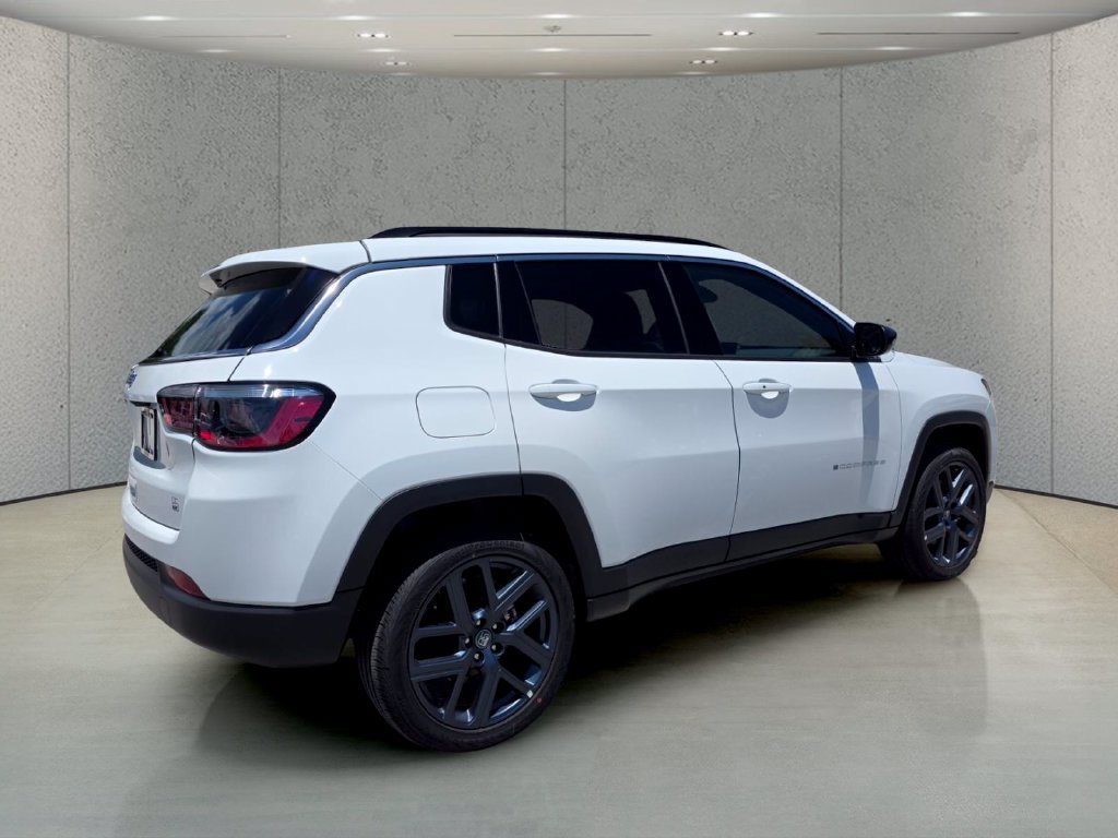 New 2026 Jeep Compass Latitude AWD/4WD image 4
