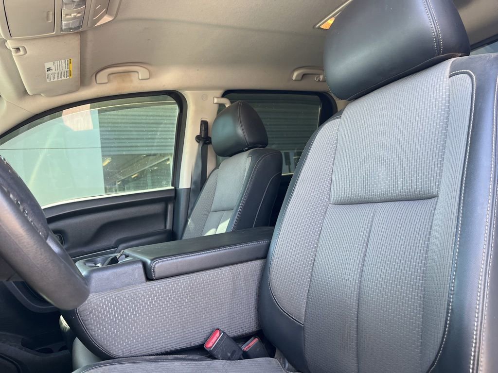 Used 2017 Nissan Titan S image 11