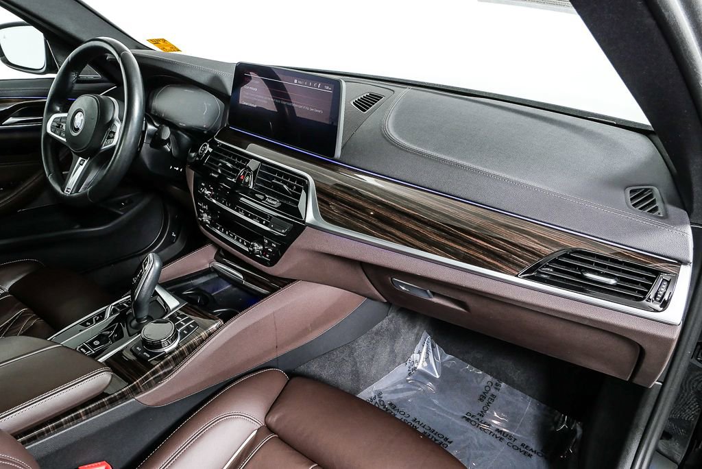 Used 2021 BMW M550i xDrive w/ Executive Package image 25