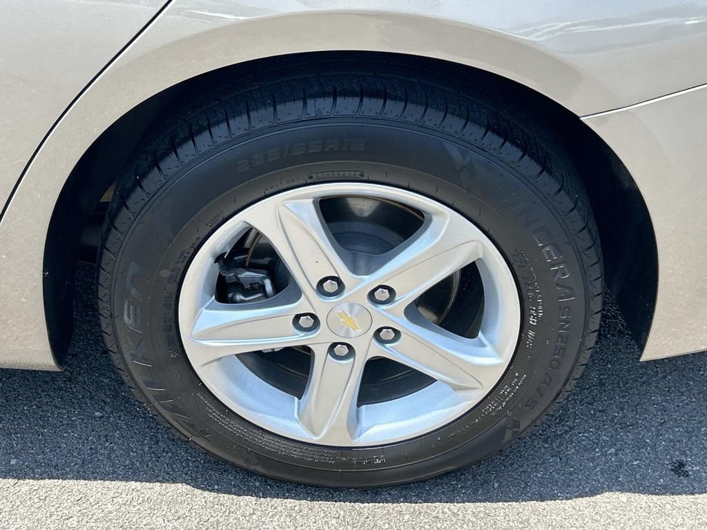 Used 2022 Chevrolet Malibu LT FWD image 16