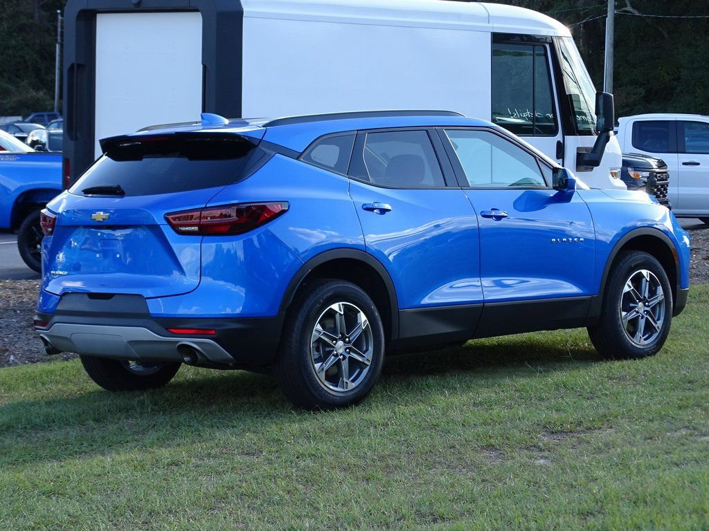 Used 2024 Chevrolet Blazer LT w/ Convenience Package image 3