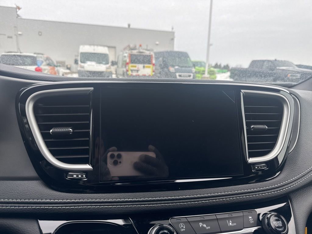 New 2026 Chrysler Pacifica Select FWD image 30