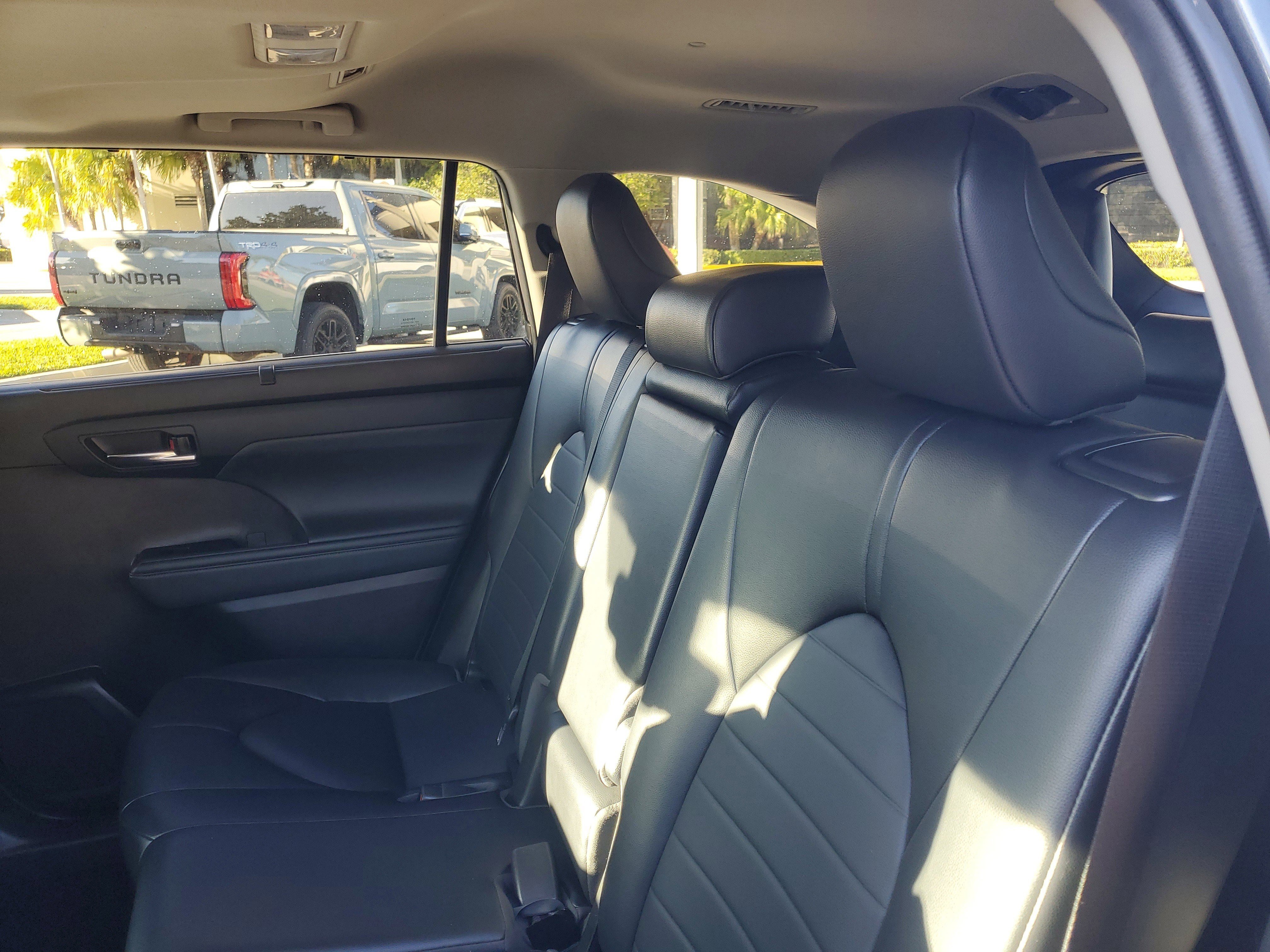 Used 2022 Toyota Highlander XLE image 14