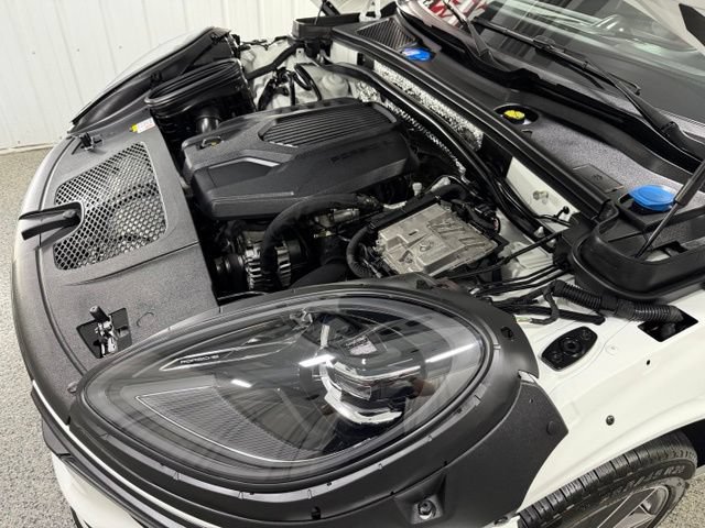 Used 2023 Porsche Macan AWD/4WD image 28