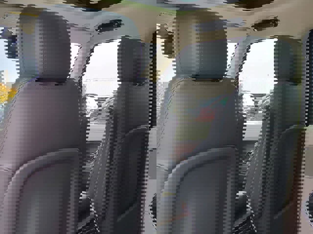 Certified 2024 Land Rover Range Rover SE image 17