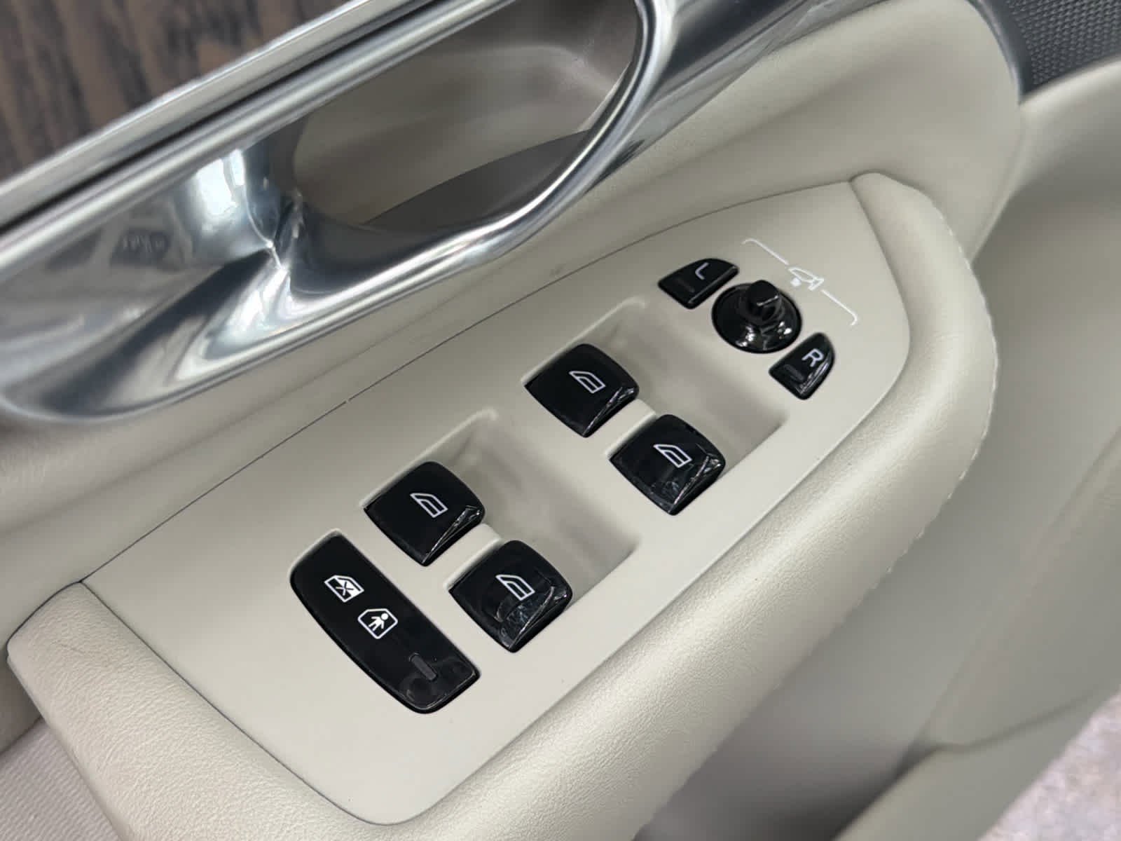 Used 2023 Volvo XC90 B6 Ultimate w/ Lounge Package AWD/4WD image 23