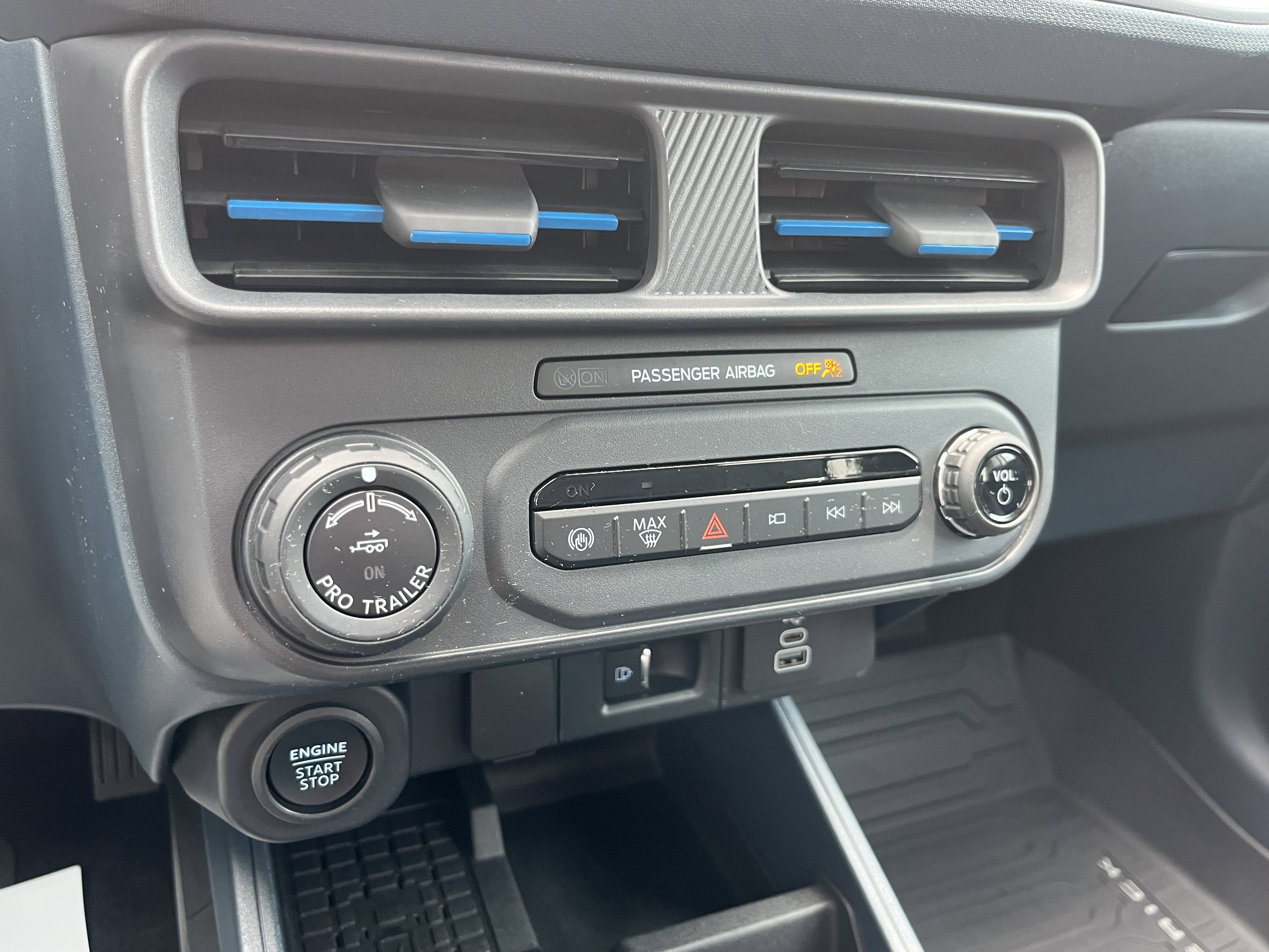 Used 2025 Ford Maverick Lobo AWD/4WD image 27
