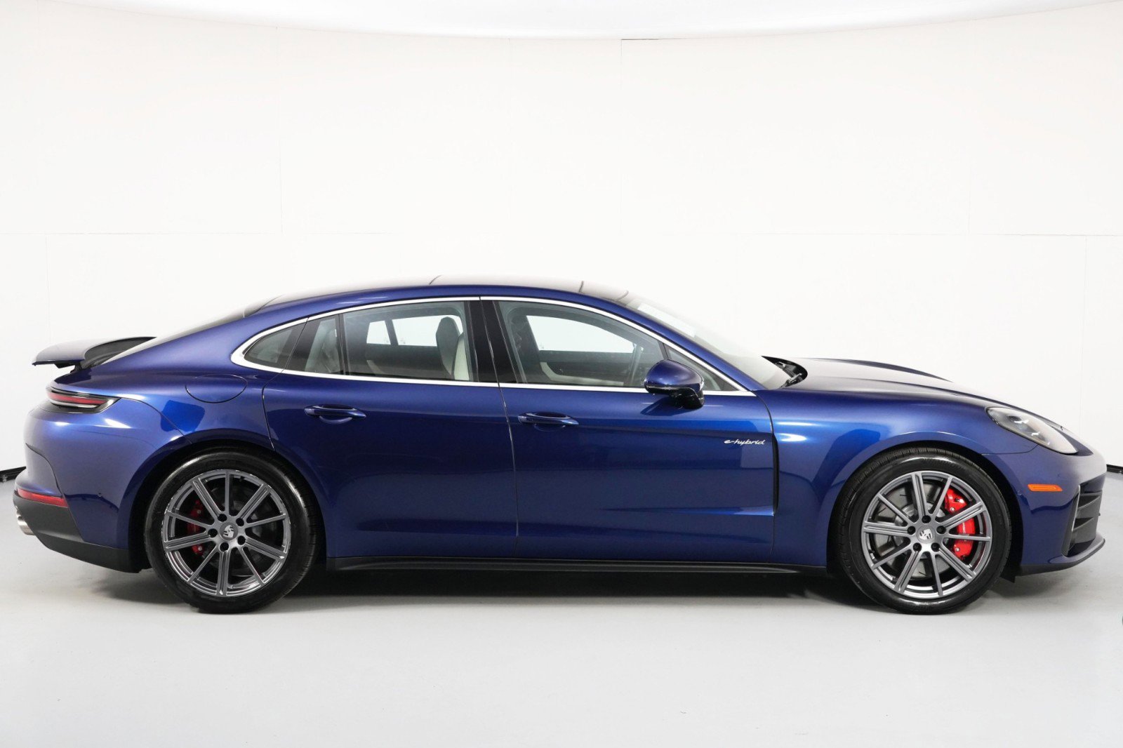 Used 2025 Porsche Panamera 4S w/ Premium Package image 55