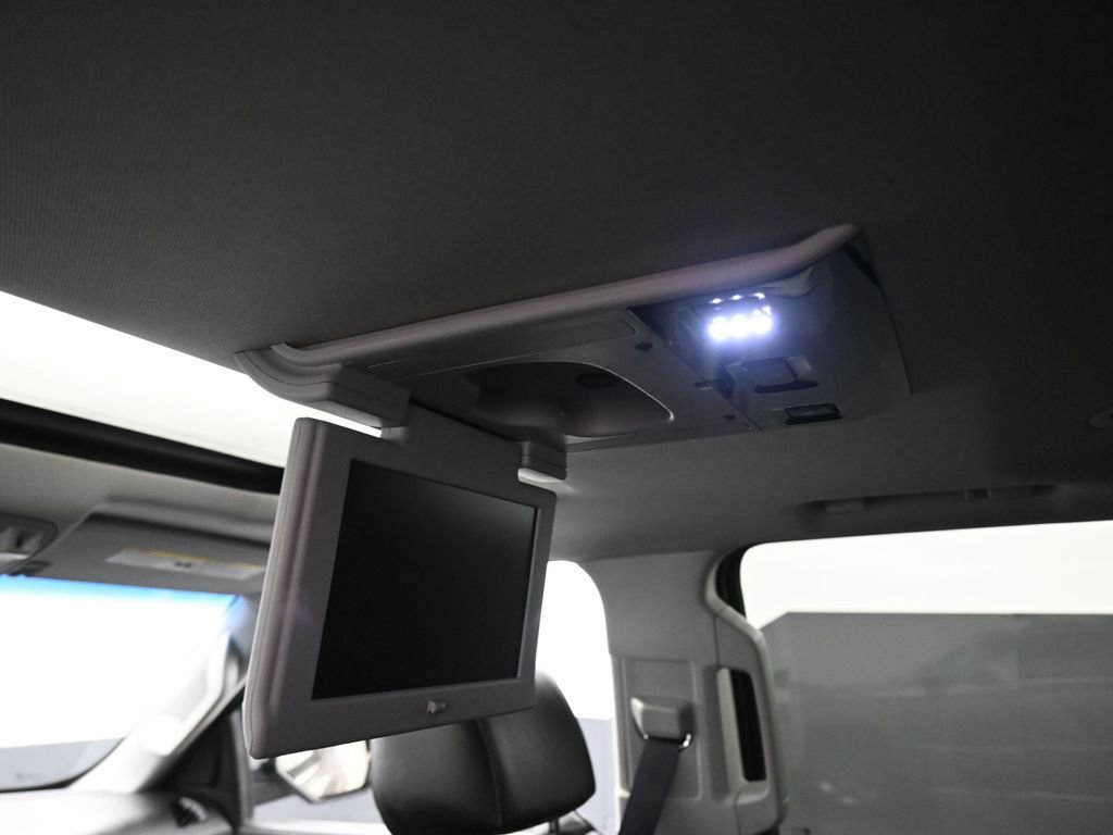 Used 2017 Cadillac Escalade Premium Luxury image 38