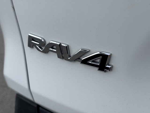 Used 2021 Toyota RAV4 XLE image 8