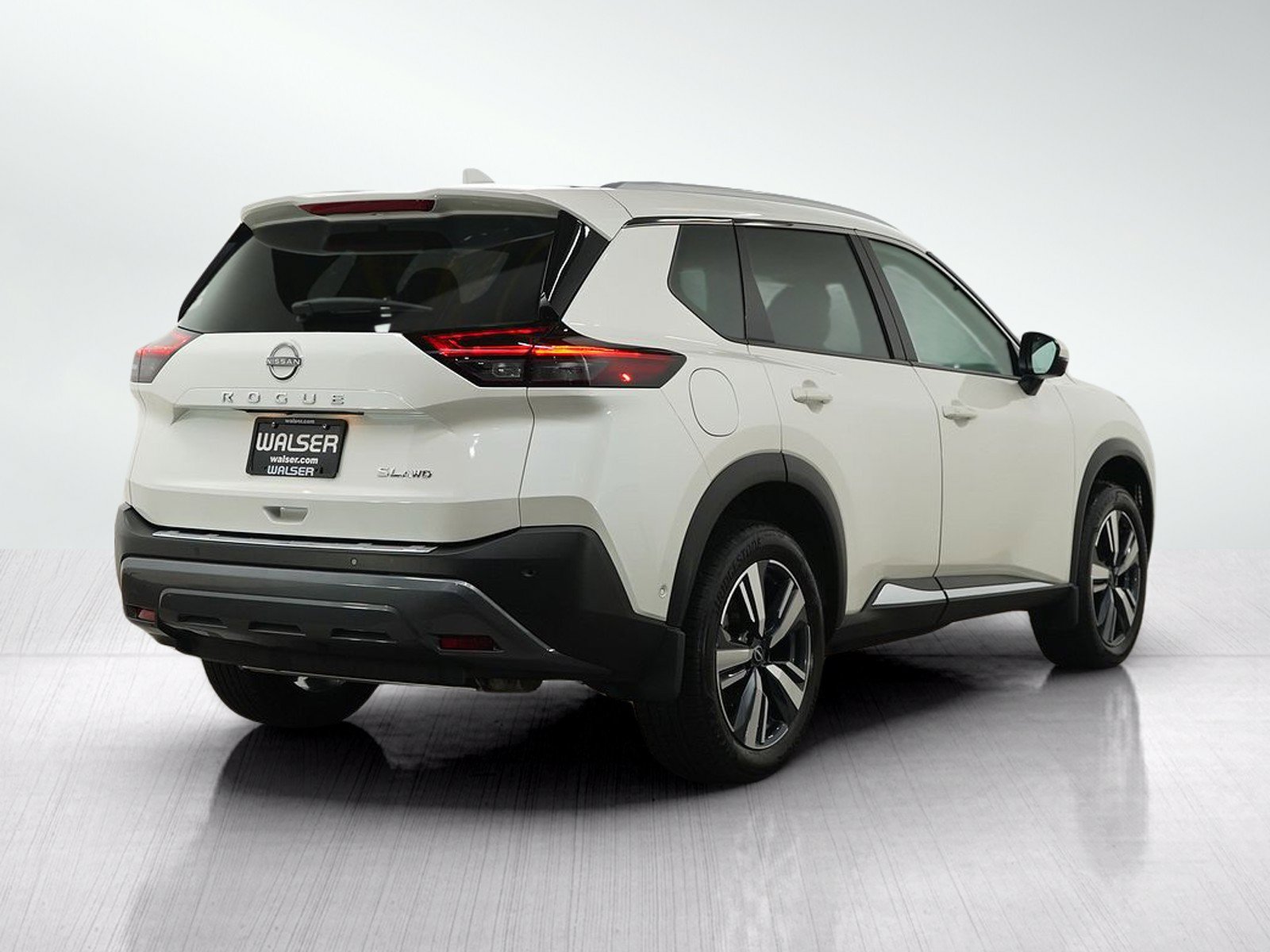 Used 2023 Nissan Rogue SL w/ SL Premium Package AWD/4WD image 5