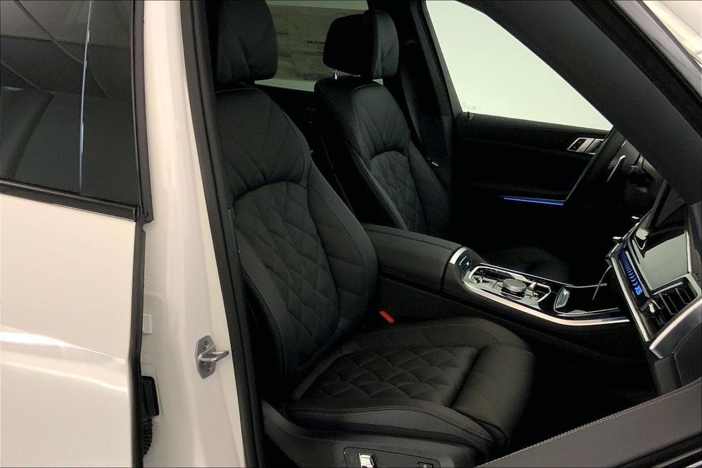 New 2026 BMW X5 xDrive50e w/ M Sport Package AWD/4WD image 7