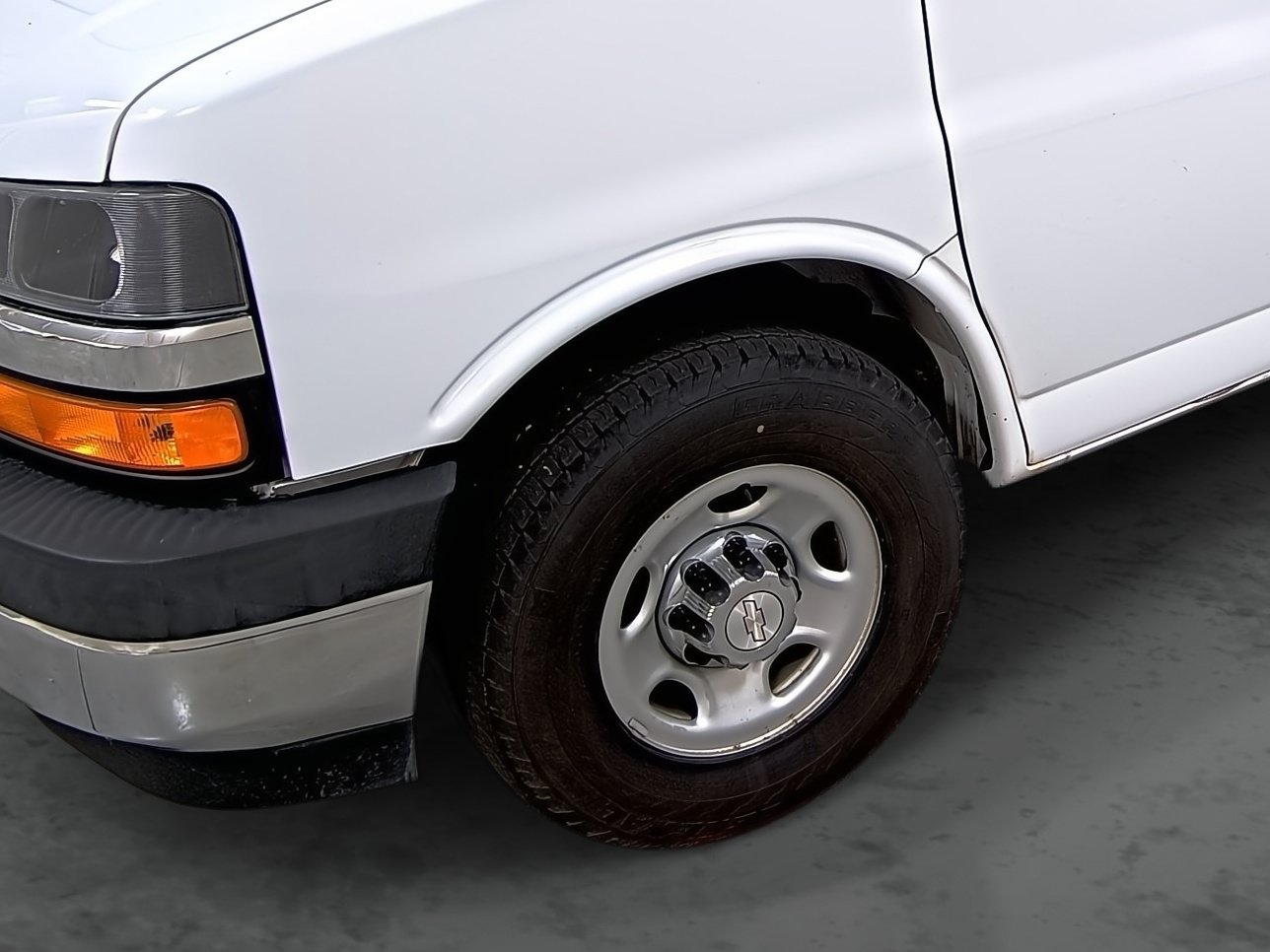 Used 2020 Chevrolet Express 2500 w/ Driver Convenience Package RWD image 7