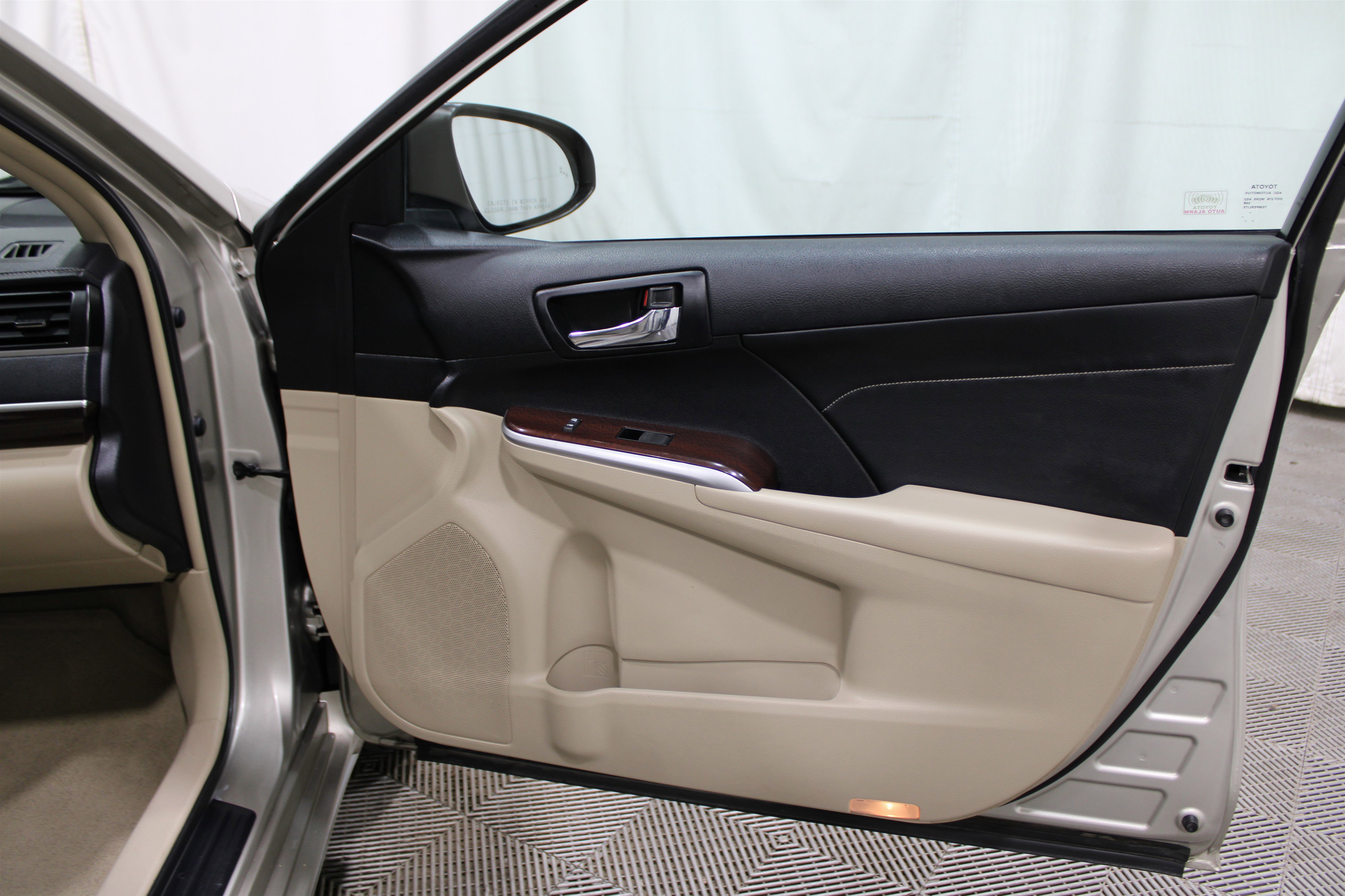 Used 2014 Toyota Camry SE image 21