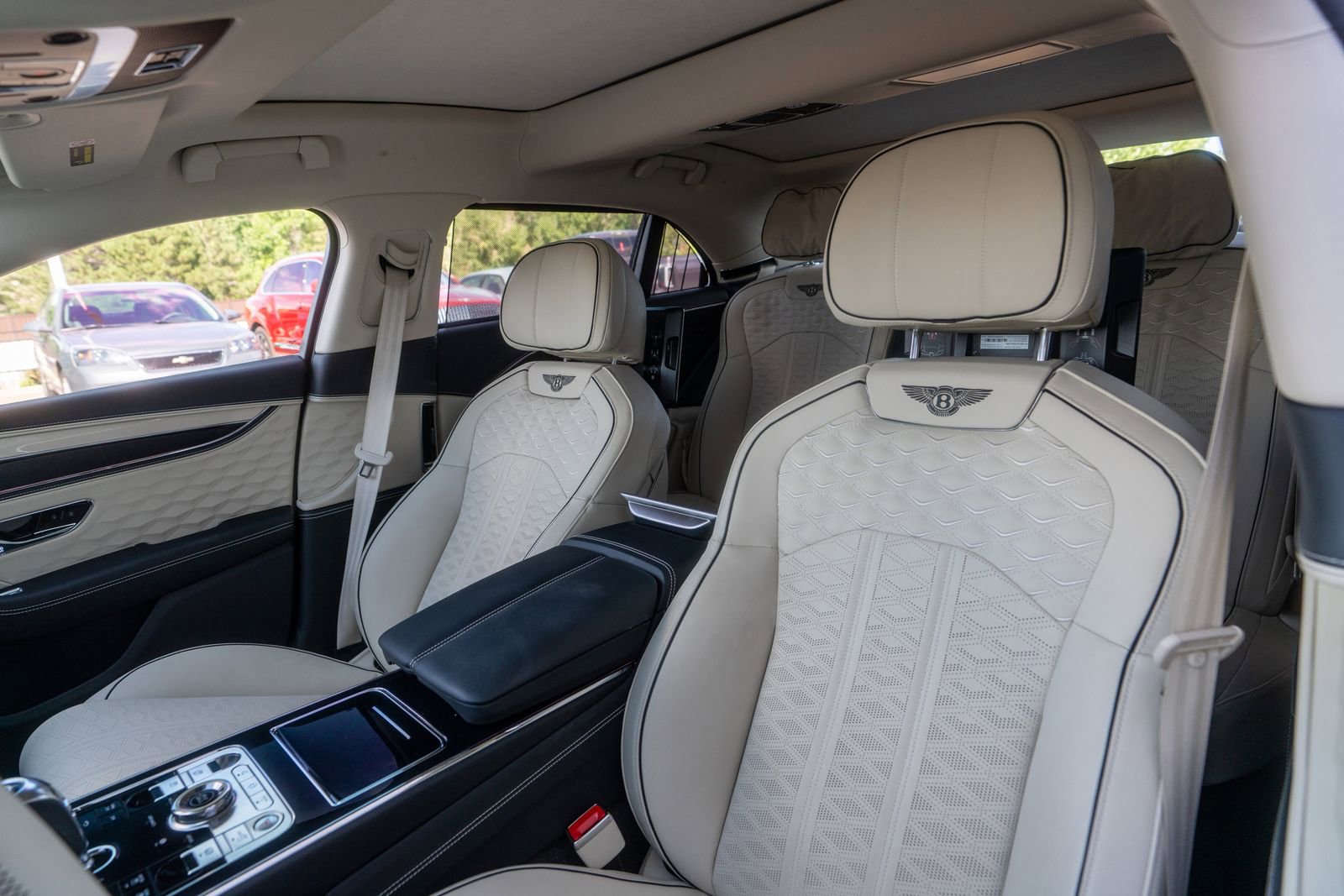 Certified 2025 Bentley Flying Spur Plug-In Hybrid image 26