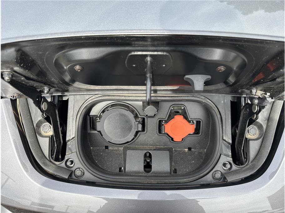 Used 2025 Nissan Leaf S FWD image 29