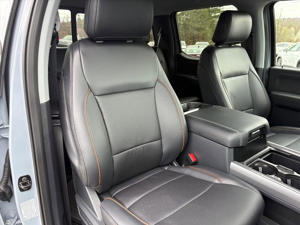 New 2026 Ford F250 Lariat w/ Black Appearance Package image 17