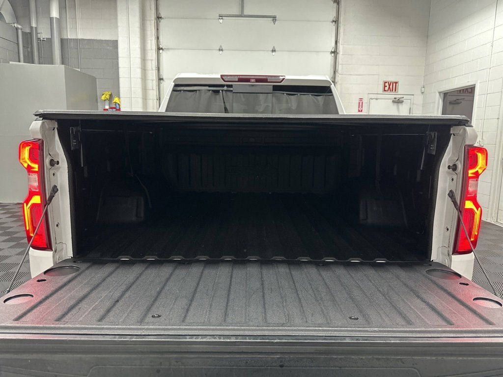 Used 2019 Chevrolet Silverado 1500 High Country w/ Technology Package image 12