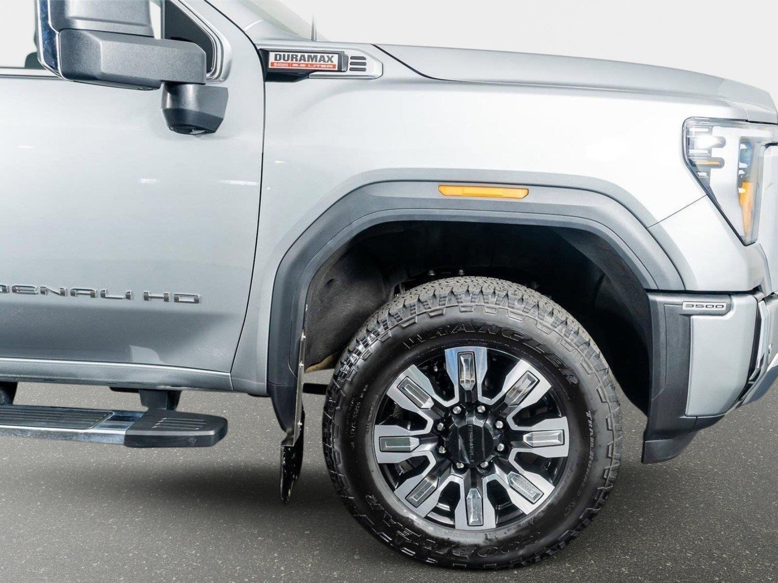 Used 2025 GMC Sierra 3500 Denali w/ Denali Reserve Package AWD/4WD image 6