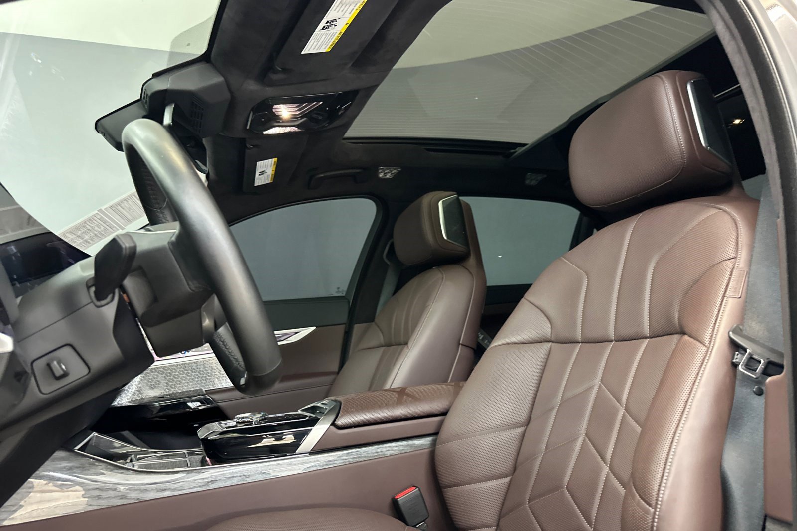 Certified 2023 BMW i7 xDrive60 AWD/4WD image 16