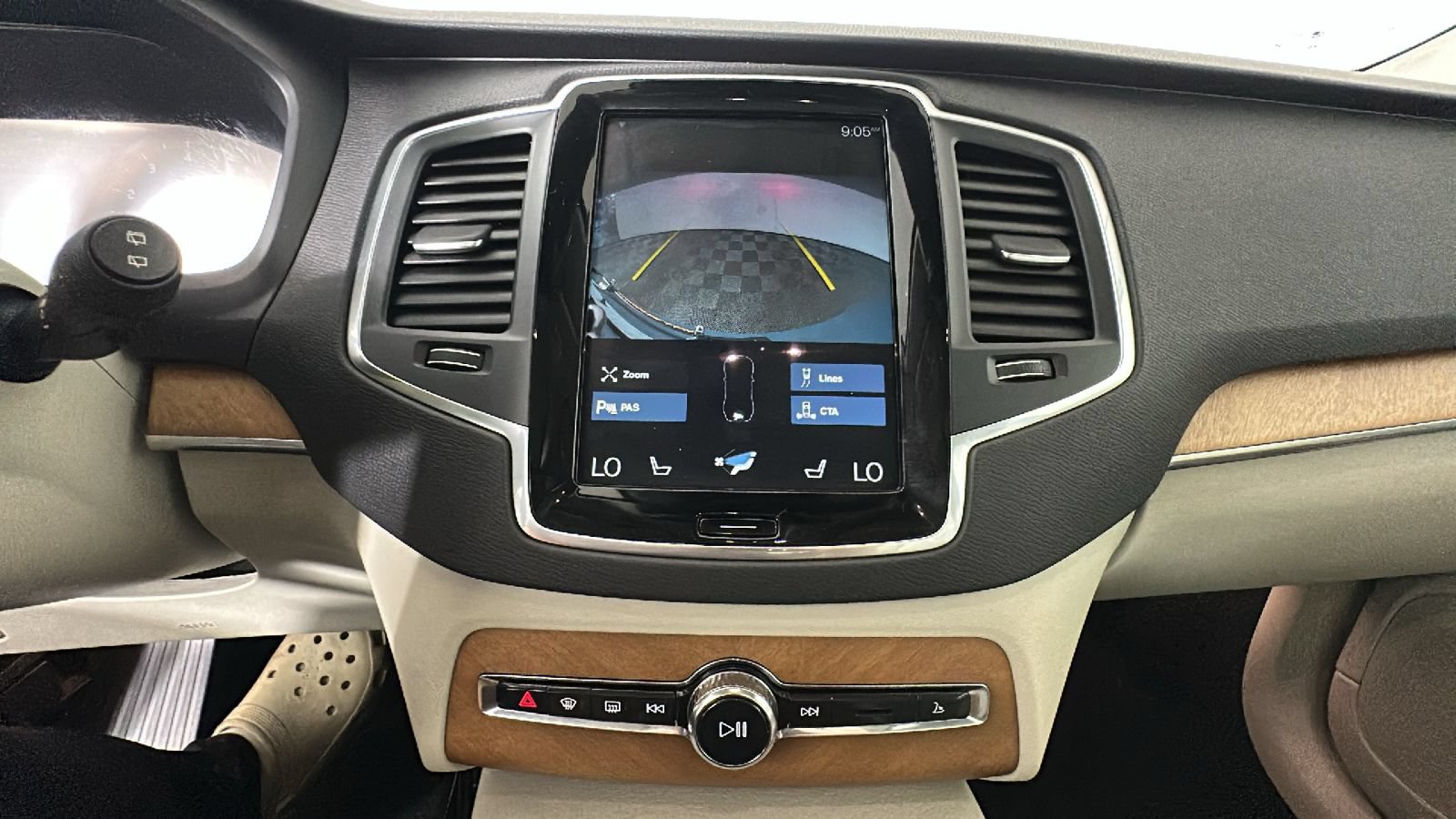 Used 2021 Volvo XC90 T6 Momentum AWD/4WD image 27