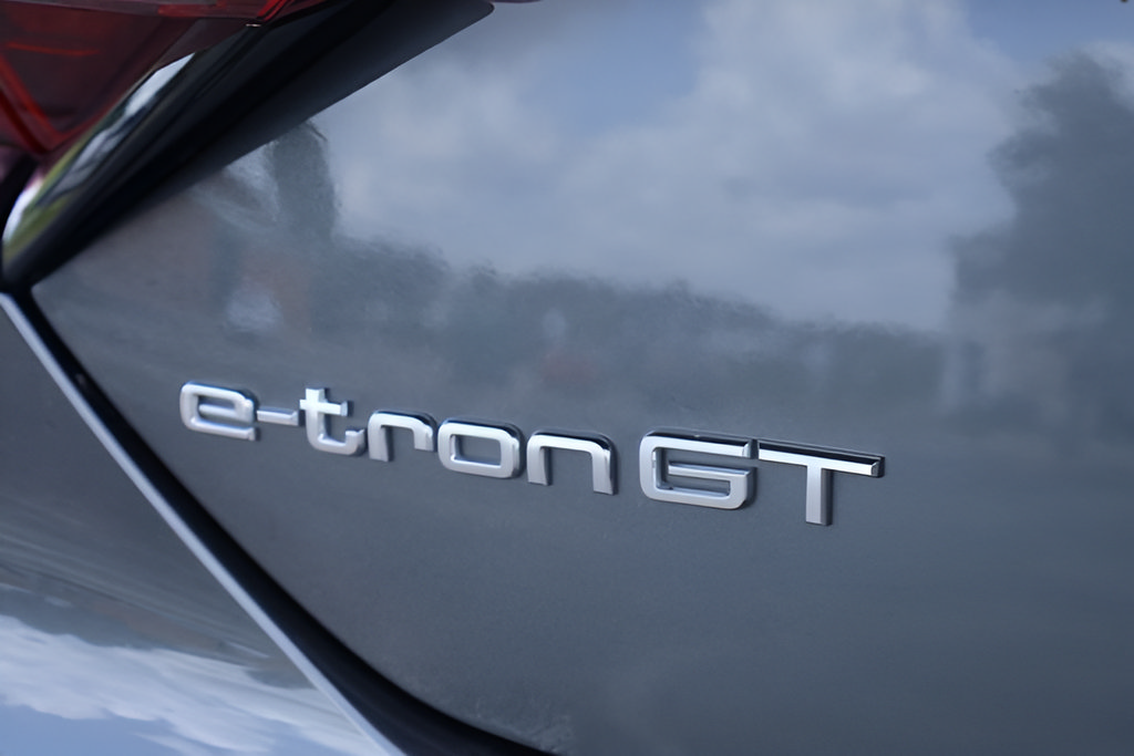 Used 2023 Audi e-tron GT Prestige w/ Prestige Package AWD/4WD image 9