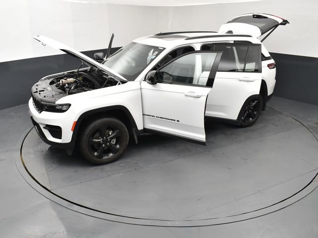 Used 2023 Jeep Grand Cherokee Altitude image 27