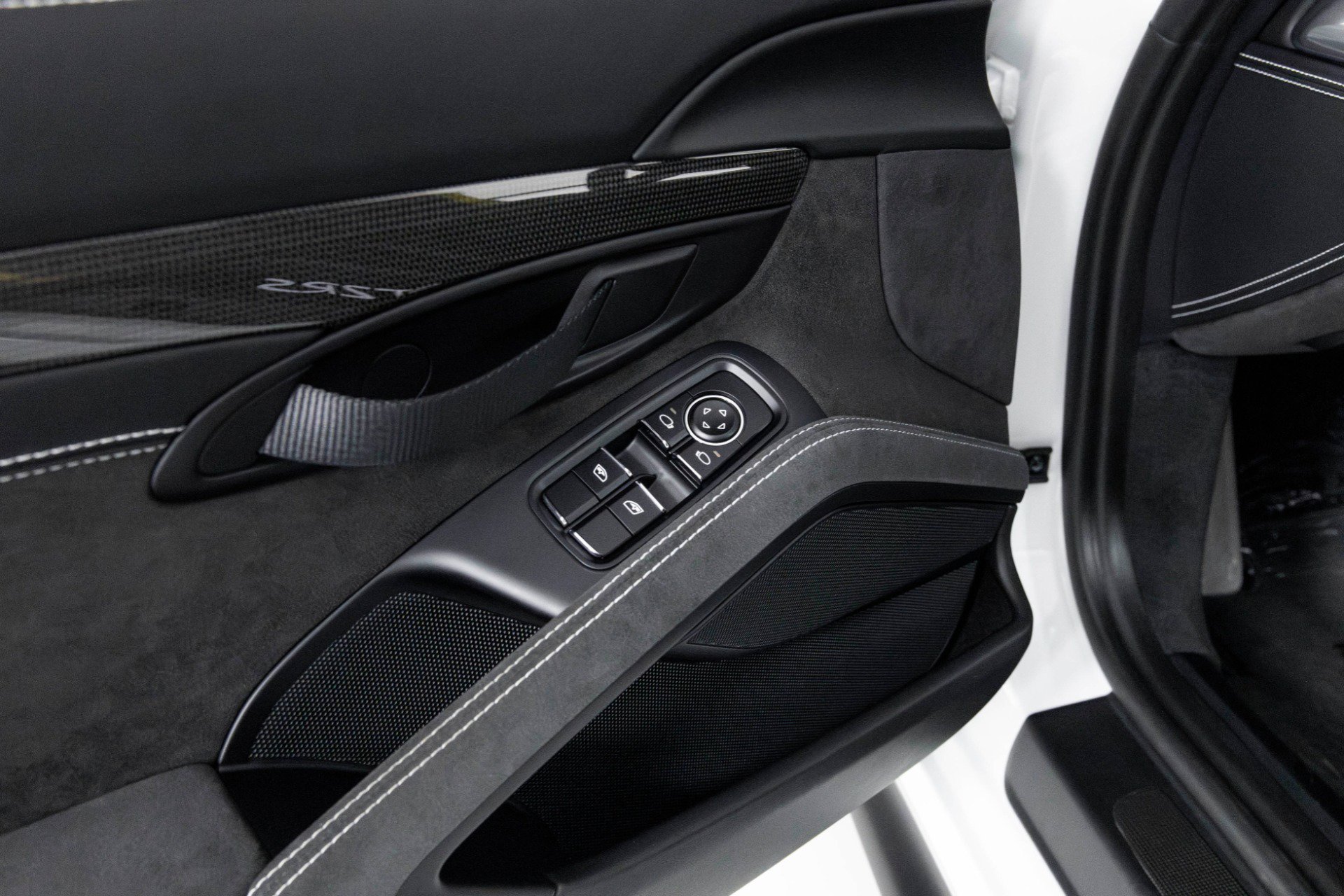 Used 2018 Porsche 911 GT2 RS image 31