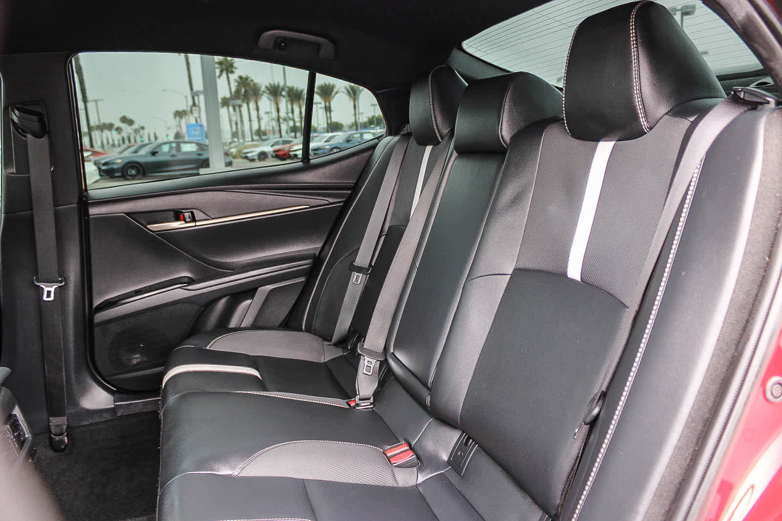 Used 2025 Toyota Camry SE w/ Convenience Package FWD image 18