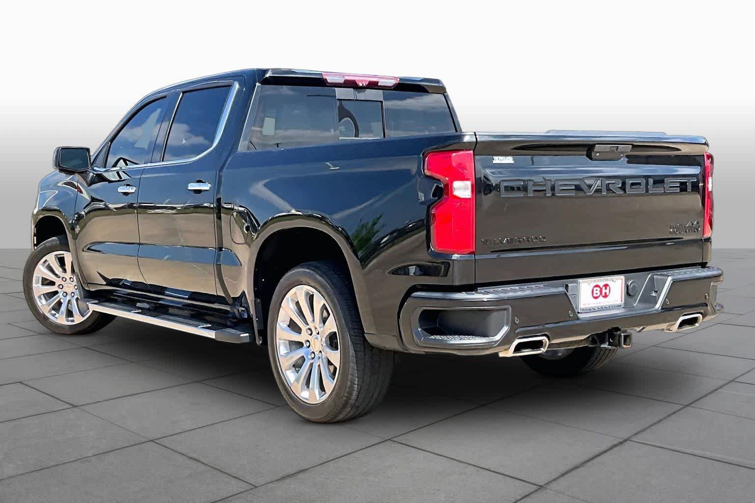 Used 2022 Chevrolet Silverado 1500 High Country w/ Technology Package AWD/4WD image 12
