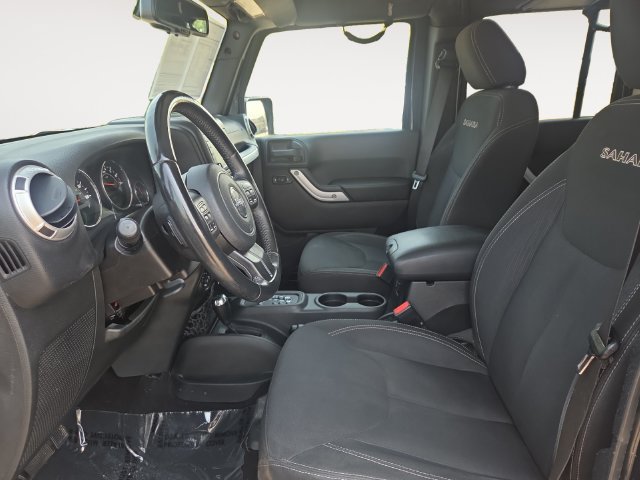Used 2016 Jeep Wrangler Unlimited Sahara w/ Dual Top Group AWD/4WD image 9