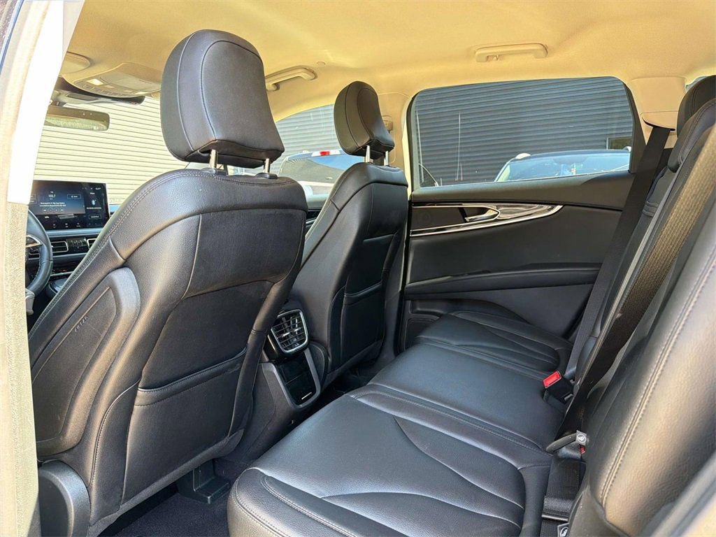 Used 2022 Lincoln Nautilus Standard image 17