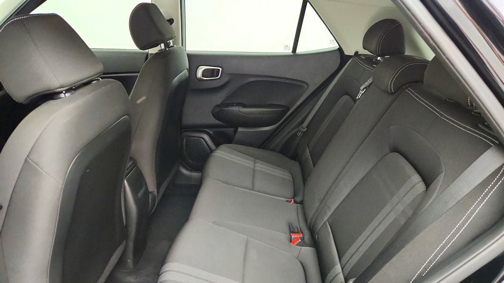 Used 2023 Hyundai Venue FWD image 20
