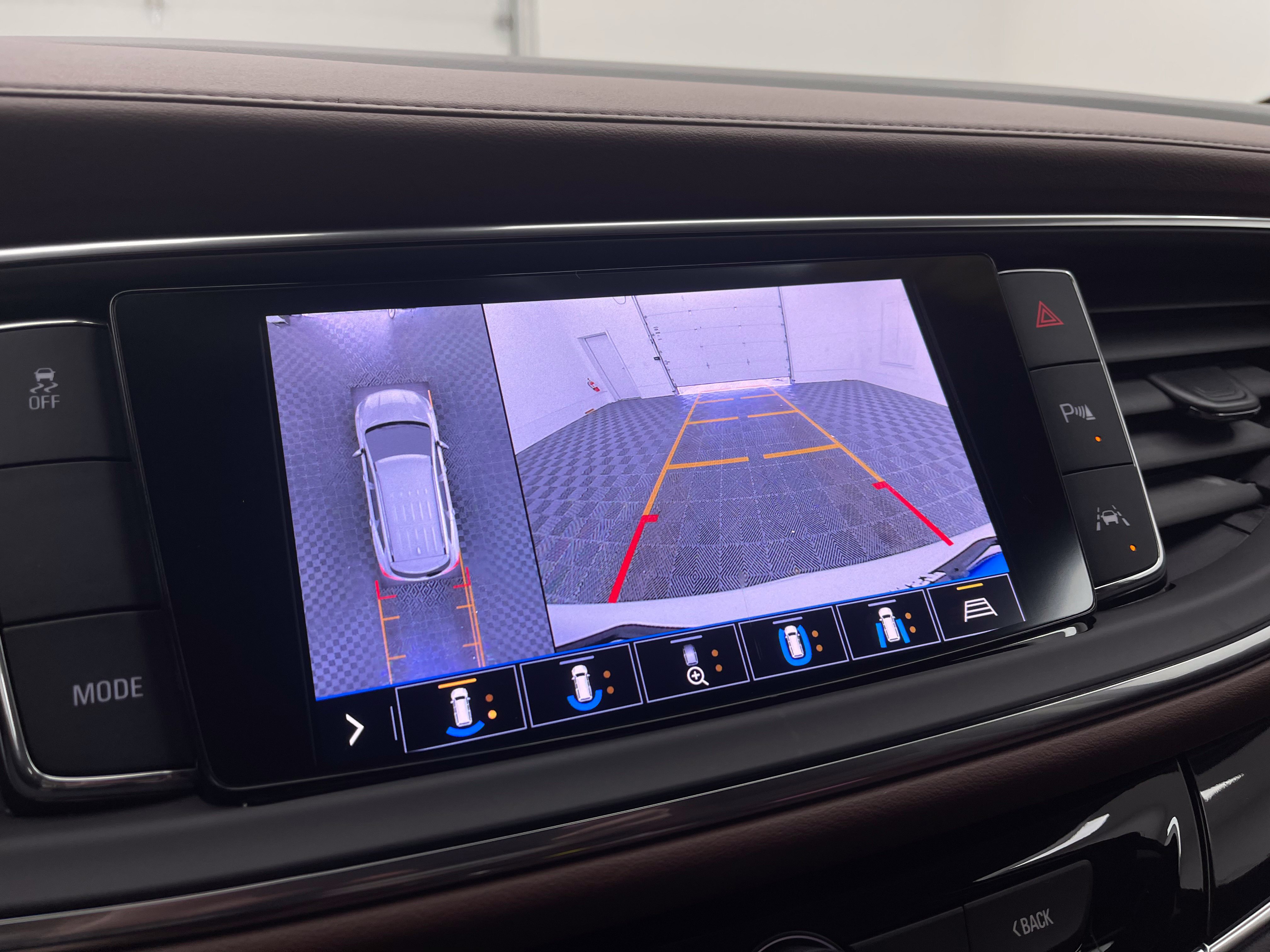 Used 2020 Buick Enclave Avenir w/ Avenir Technology Package FWD image 4