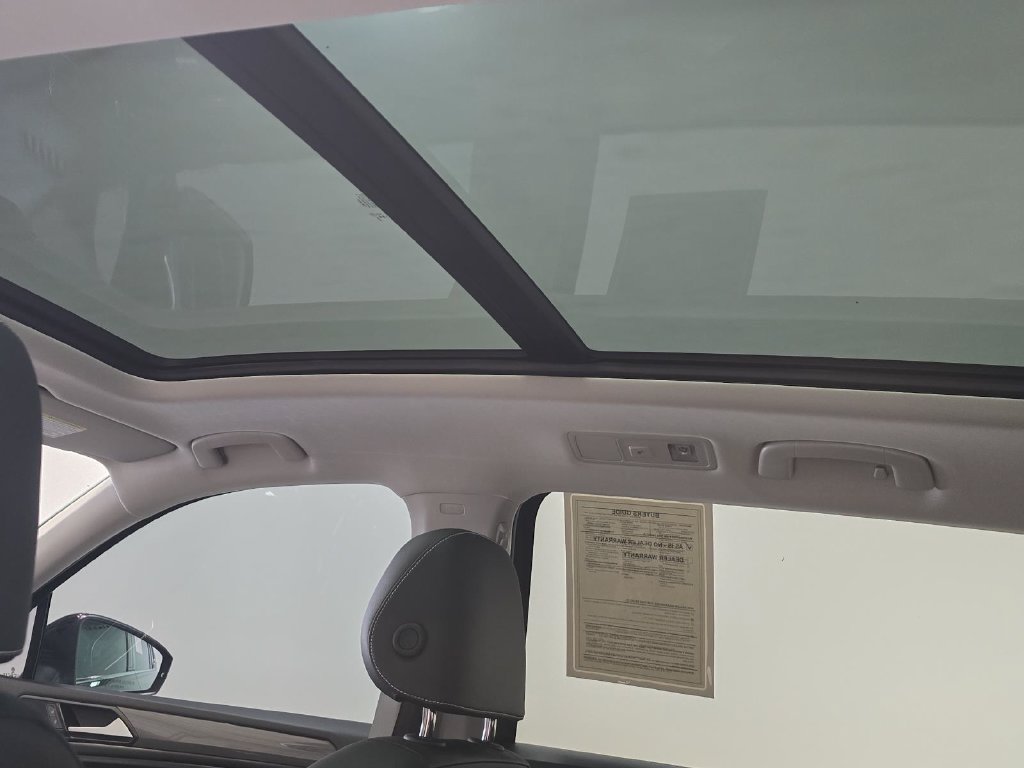 Used 2024 Volkswagen Tiguan SE FWD image 23