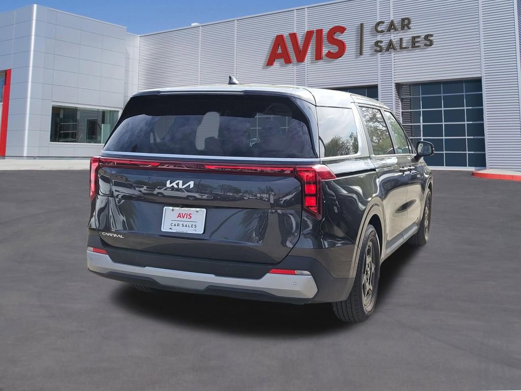 Used 2025 Kia Carnival image 6