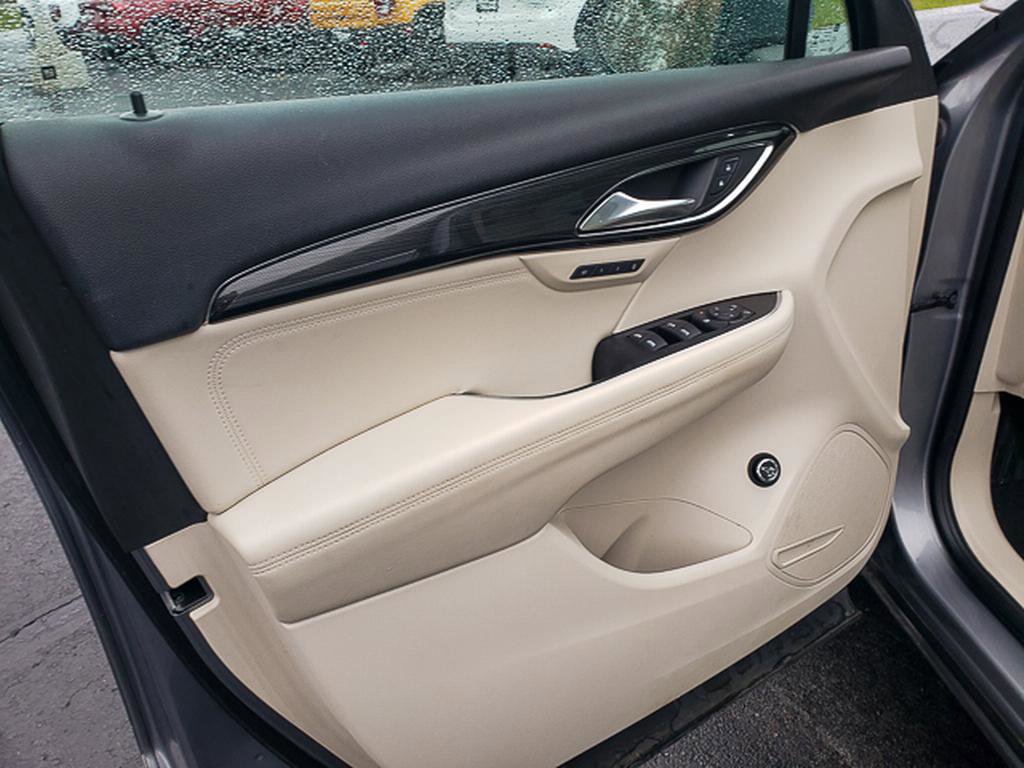 Used 2022 Buick Envision Essence w/ Safety Package image 9