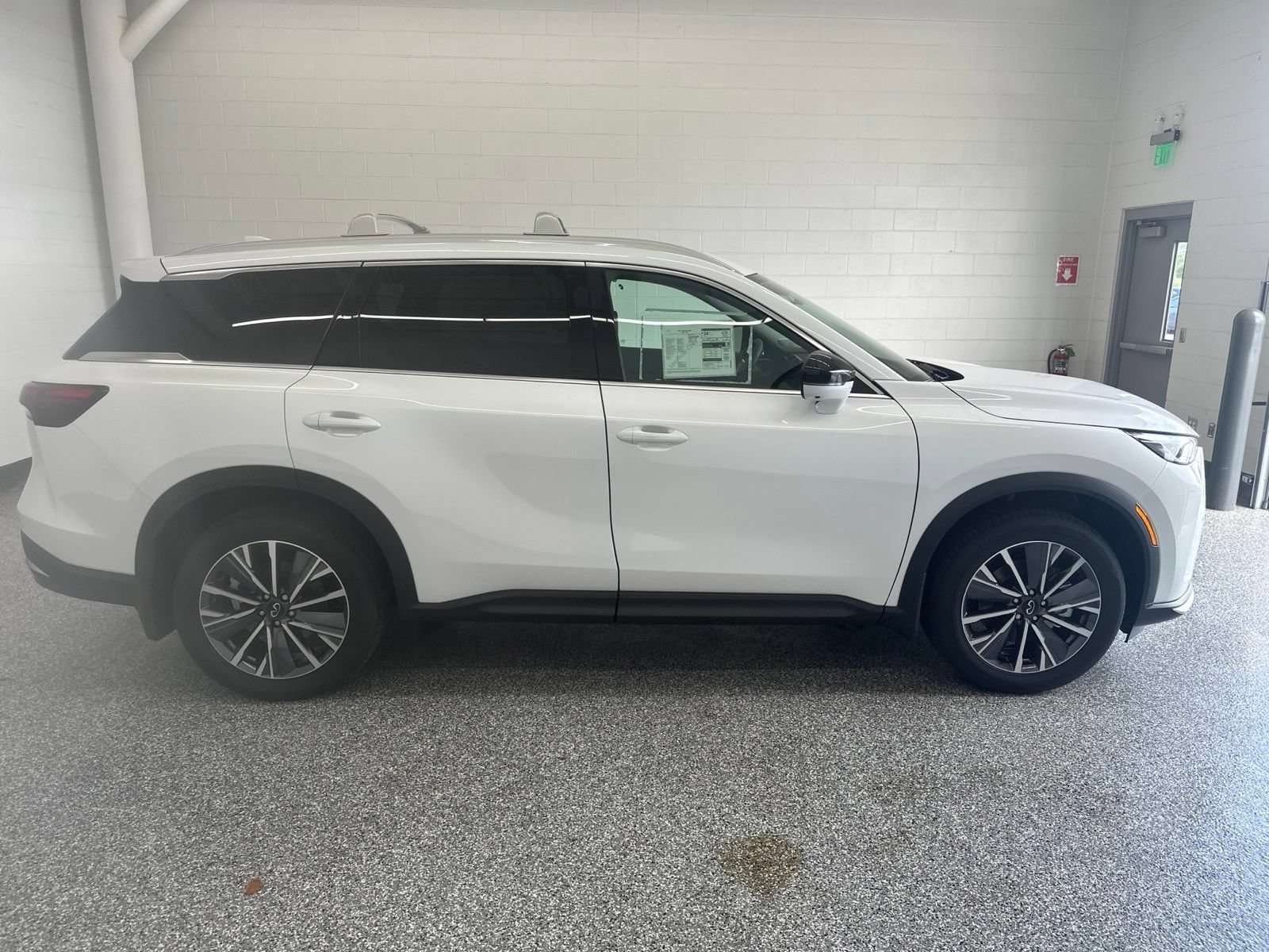 New 2027 INFINITI QX60 Luxe w/ Cargo Package AWD/4WD image 8