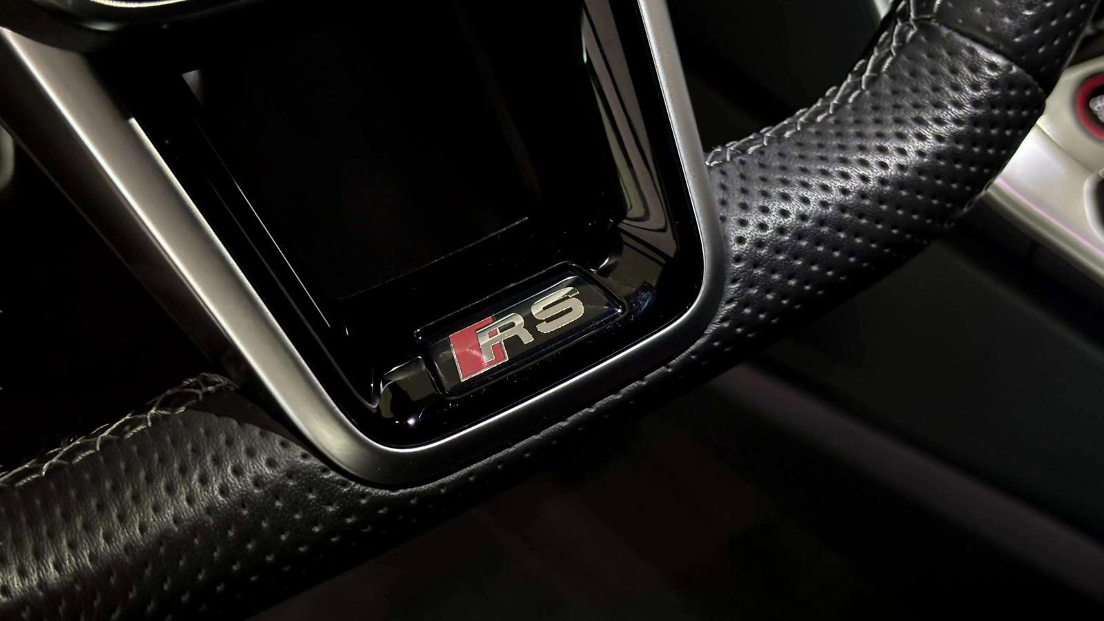 Used 2023 Audi RS 6 w/ Carbon Optic Package image 36