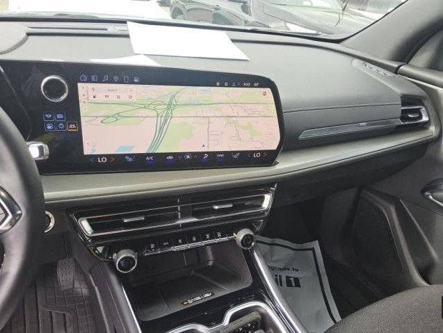 Used 2025 Chevrolet Traverse LT FWD image 7