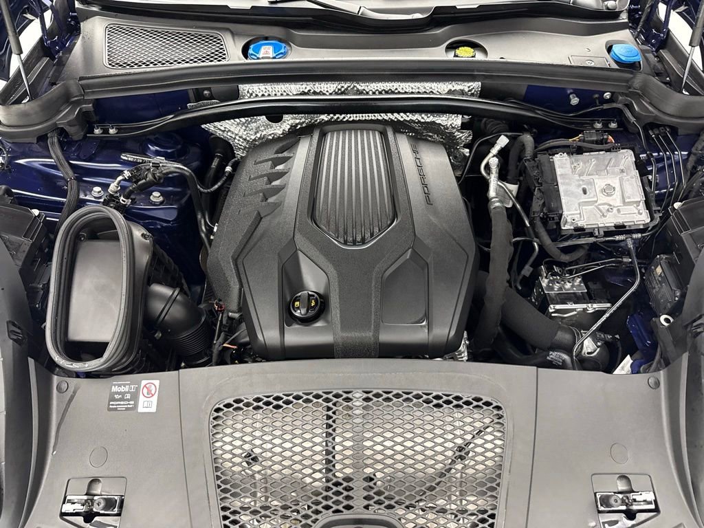 Certified 2025 Porsche Macan image 44