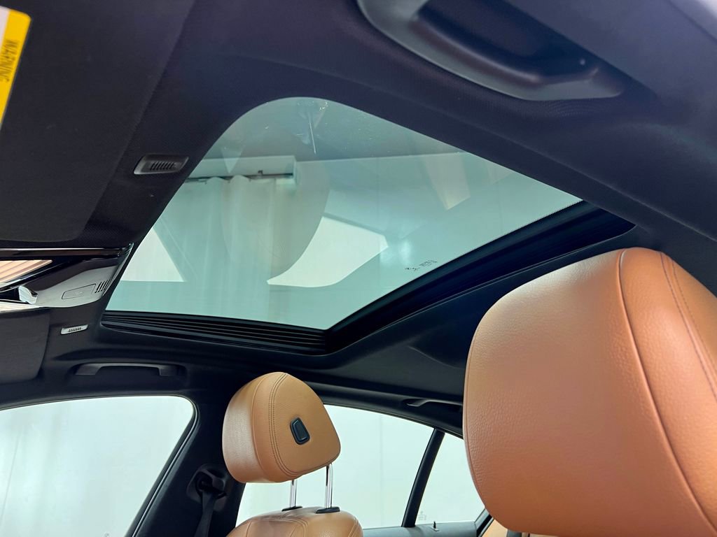 Used 2020 BMW 530e xDrive w/ Premium Package AWD/4WD image 12