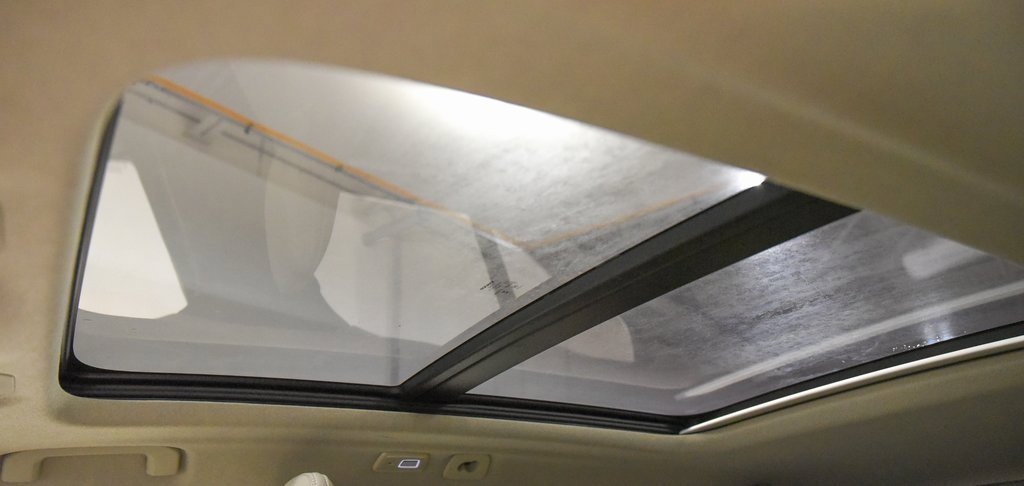 Used 2024 Volvo XC40 B5 Plus image 30