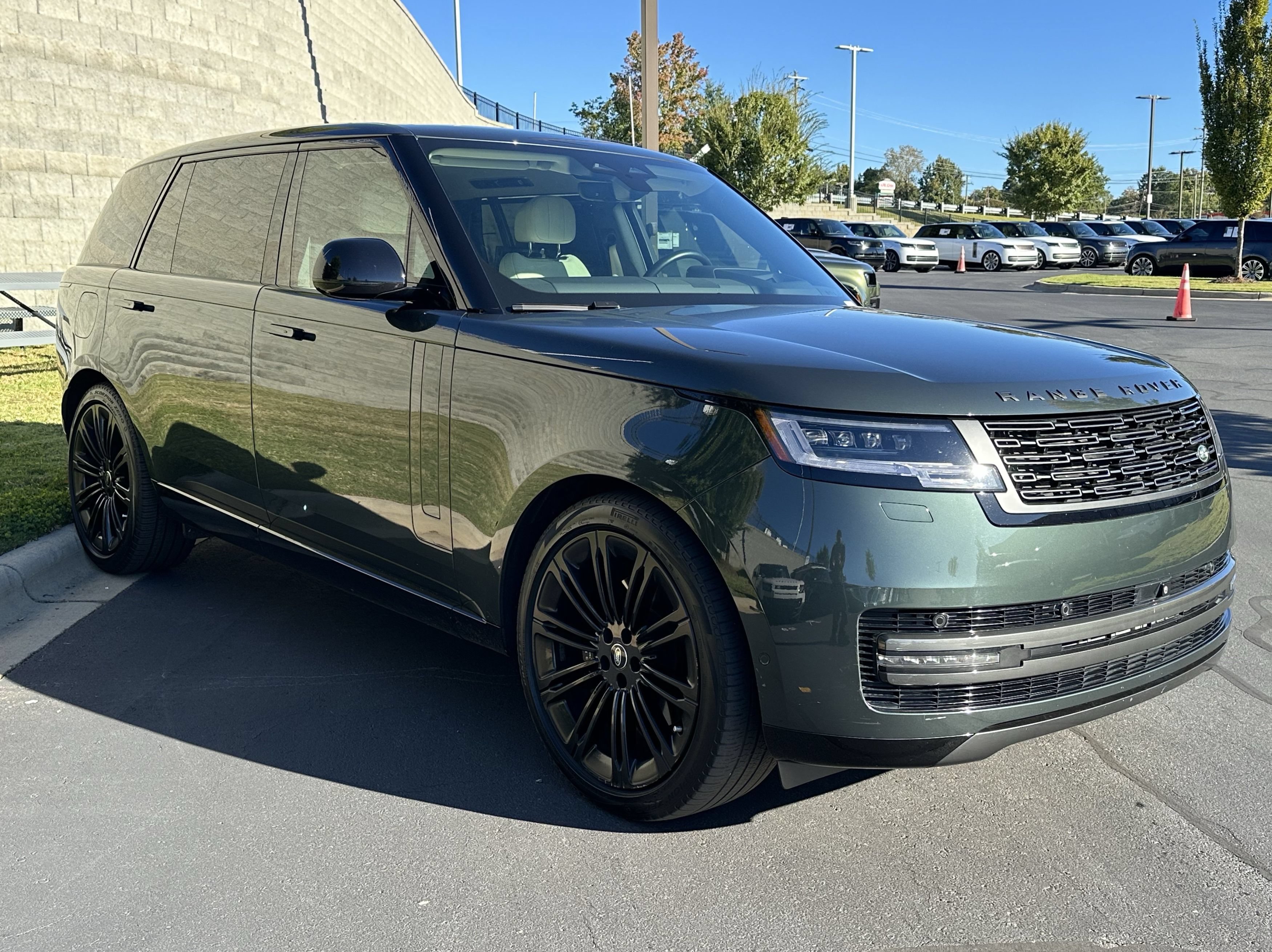Certified 2024 Land Rover Range Rover Long Wheelbase SE AWD/4WD image 9